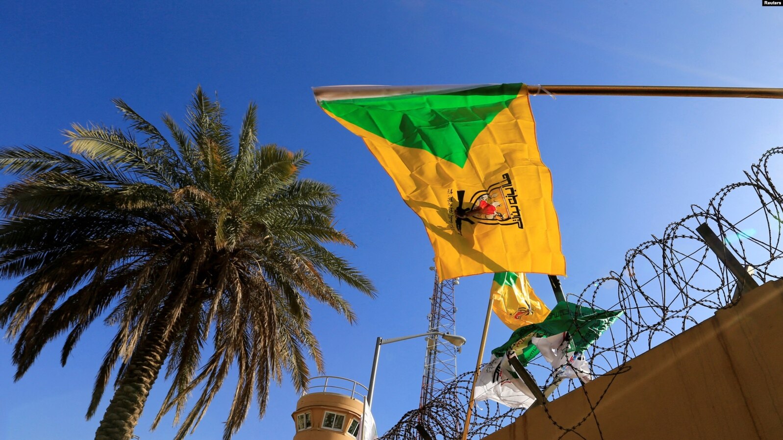Flamuri i grupit militant Kataib Hezbollah, të mbështetur nga Irani