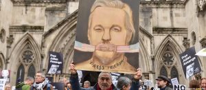 Përkrahës tëJulian Assange protestojnë në Londër