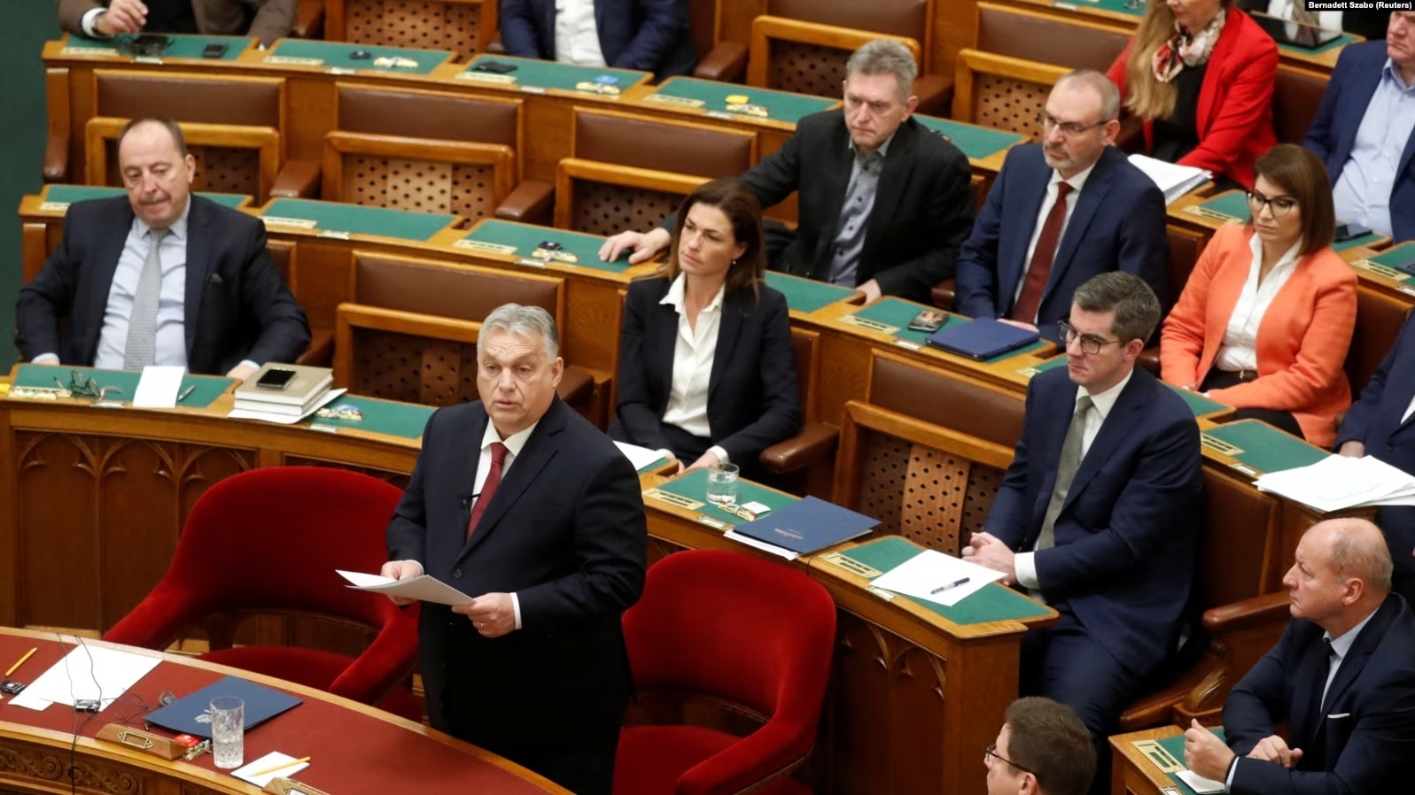 Kryeministri hungarez, Viktor Orban, duke iu adresuar Parlamentit në Budapest më 13 dhjetor 2023.