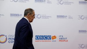 Ministri i Jashtëm rus, Sergei Lavrov, gjatë pjesëmarrjes në një takim të OSBE-së të mbajtur në Shkup të Maqedonisë së Veriut më 2023.