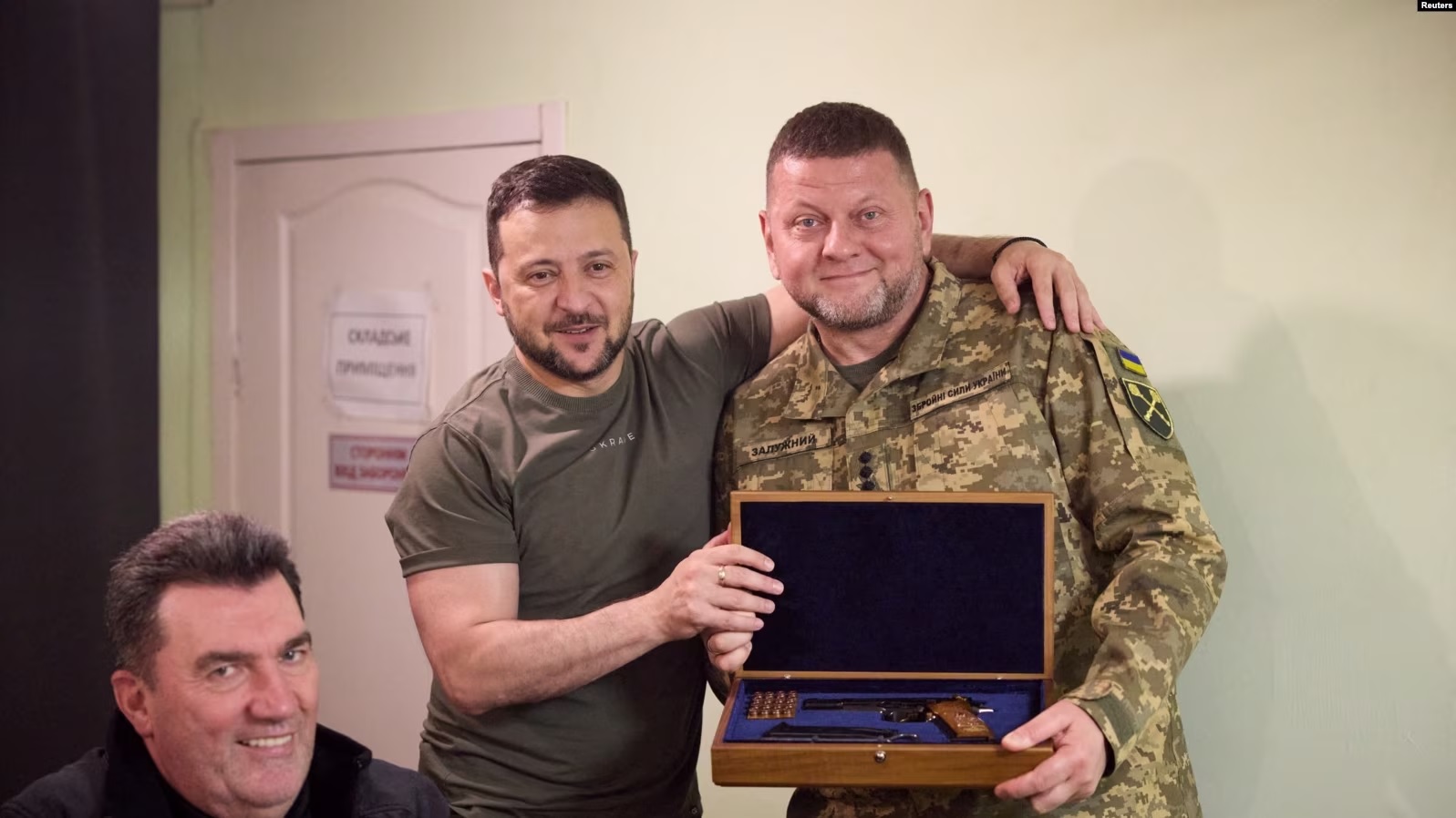 Presidenti ukrainas Volodymyr Zelenskyy dhe gjenerali Valerii Zaluzhnyi, komandanti i forcave të armatosura të Ukrainës, 27 korrik, 2023.