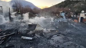 Dëmet e shkaktuara në lagjen e banuar me romë që u përfshi nga zjarri në Tivar në Malit të Zi.
