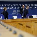 Gjyqtarët e Gjykatës Evropiane për të Drejta të Njeriut në sallën e gjyqit. (