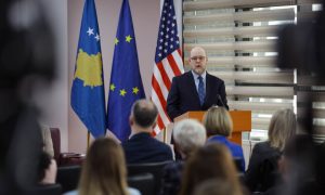 Ambasadori amerikan në Kosovë, Jeffrey Hovenier