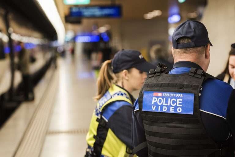 Policia zvicerane / Fotografia ilustruese