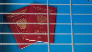 Pasaporte ruse të mbyllura në një kafaz.
