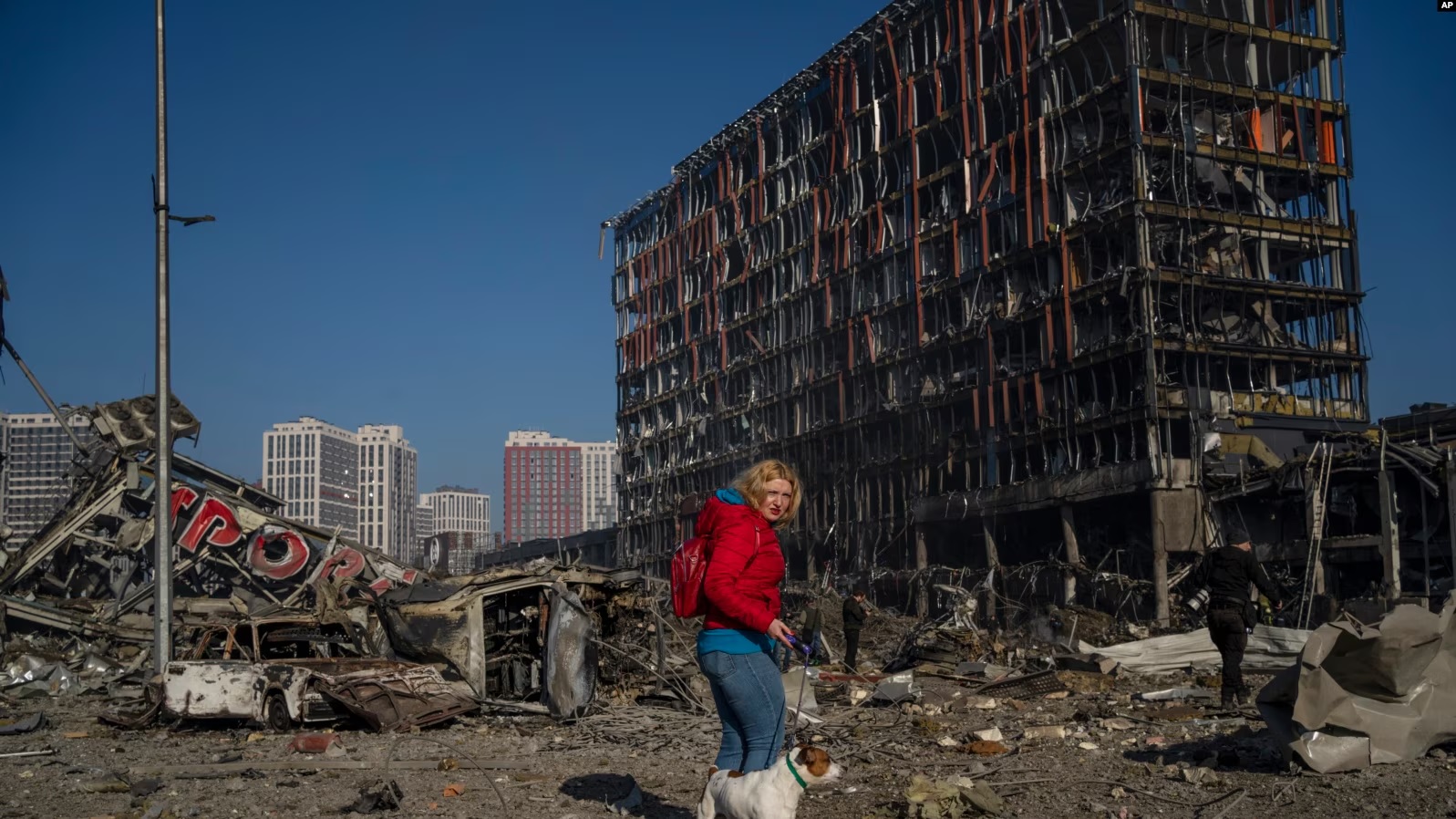Një qendër tregtare e shkatërruar nga sulmet ruse. Kiev, 10 prill 2022.