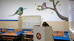 Pamje prej një qendre votimi në Kosovë.