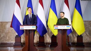 Kryeministri në detyrë i Holandës, Mark Rutte, dhe presidenti ukrianas, Volodymyr Zelensky. Harkiv, 1 mars 2024.