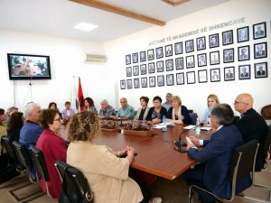 “Enciklopedia shqiptare”, mblidhen redaksitë e përbashkët Shqipëri-Kosovë