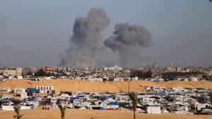 Tym i madh ngrihet lart pas një sulmi izraelit në Rafah, Gazë, 6 maj 2024.