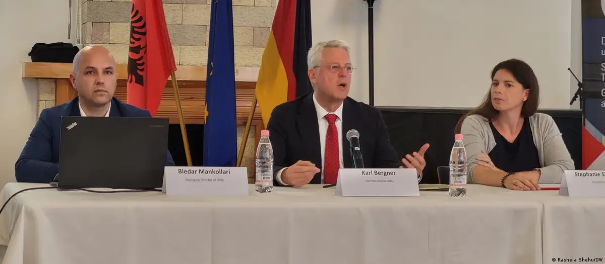 Shoqata Gjermane e Industrisë dhe Tregtisë në Shqipëri, (DIHA) prezantoi të hënën (13.05) rezultatet e anketimit vjetor, Ambasadori gjerman, Karl Bergner, drejtori i DIHA-s, Mankollari