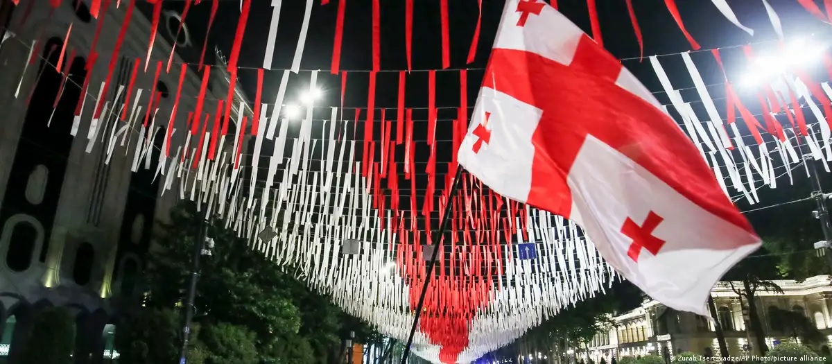 Mijëra veta protestojnë në Gjeorgji kundër "skllevërve të Rusisë"