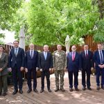 Komandanti i KFOR-it takon disa nga ambasadorët në Kosovë