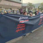 Përfaqësues të sektorit joqeveritar dhe qytetarë protestojnë në qendër të Banja Llukës për shkak të miratimit të Projektligjit të diskutueshëm për “agjentët e huaj”, 28 shtator 2023.