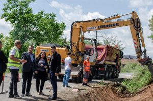 Nisin punimet për asfaltimin e rrugës që lidh Junikun me Pejën dhe Gjakovën