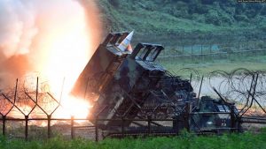 Raketat amerikane ATACMS duke u lëshuar gjatë një stërvitjeje ushtarake të Koresë së Jugut