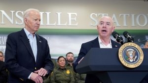 Biden po finalizon planet për ashpërsimin e masave në kufi