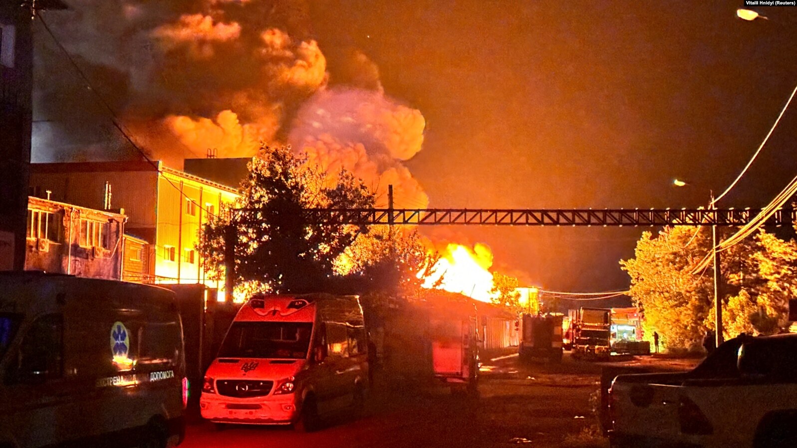 Zjarri i shkaktuar pas sulmeve ruse me dronë në Harkiv. 4 maj 2024.