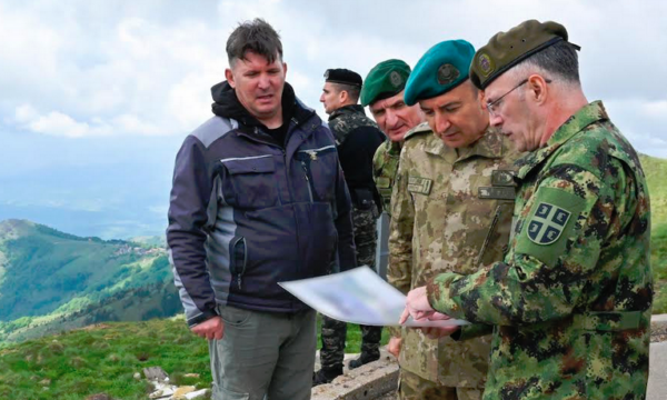 Komandanti i KFOR-it e takon në Kopaonik shefin e shtabit të ushtrisë serbe