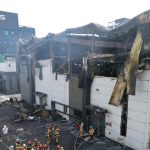 Ndërtesa e fabrikës së baterive në Hwaseong, në Korenë e Jugut, e dëmtuar nga zjarri, 24 qershor 2024.
