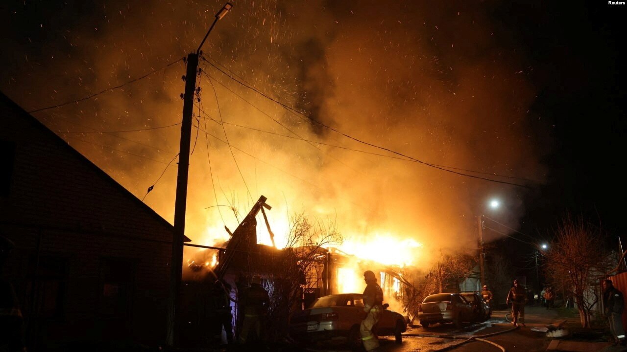 Zjarr në Kursk, i shkaktuar nga një sulm që dyshohet se u krye nga Ukraina. Prill, 2024.