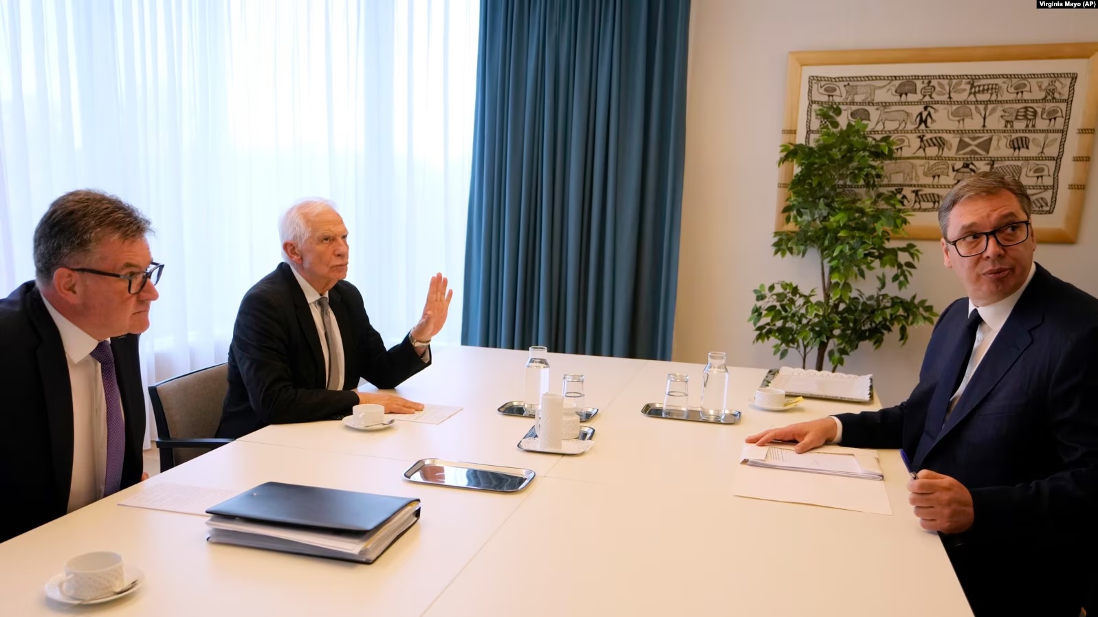 Fotografi nga takimi mes emisarëve evropianë dhe presidentit të Serbisë, Aleksandar Vuçiq. Bruksel, 26 qershor 2024.