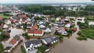 Pamje nga ajri i qytetit Gotteshofen në Gjermani pas shirave të mëdha më 2 qershor 2024.