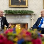 Presidenti amerikan Joe Biden (djathtas) dhe kancelari gjerman Olaf Scholz
