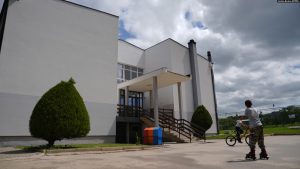 Shkolla fillore në fshatin Gadime të Lipjanit.