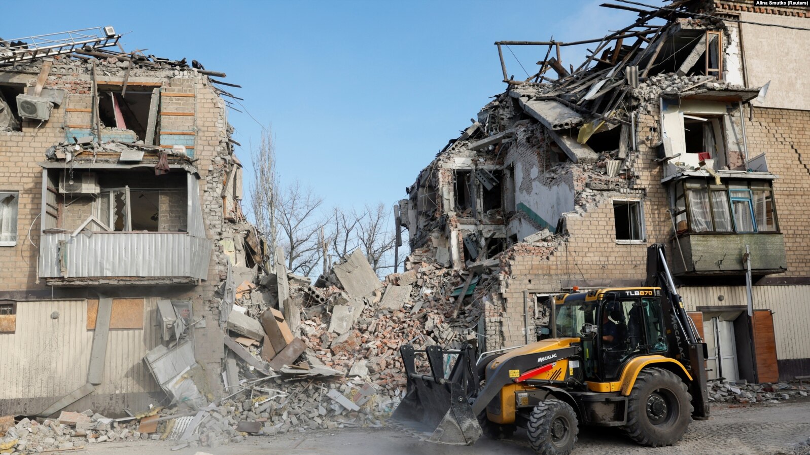 Ndërtesa të dëmtuara nga sulmet raketore ruse në rajonin lindor të Ukrainës, Donjeck.