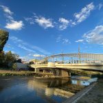 Policia pret urdhër që t’i heq pengesat mbi urën e Ibrit në Mitrovicë