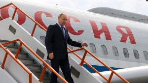 Presidenti rus Vladimir Putin në aeroportin e qytetit Yakutsk, në lindje të Rusisë, 18 qershor, 2024.