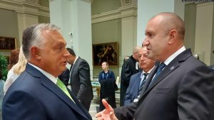 Kryeministri i Hungarisë, Viktor Orban (majtas) me kryeministrin bullgar, Rumen Radev.