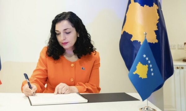 Kosova 17 vite shtet  Vjosa Osmani  Nuk ka asgjë që e ndal Republikën tonë të lirë dhe të përjetshme 