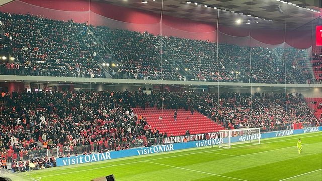 Protesta  Bojkotuan ndeshjen dhe u rikthyen pas 15 minutash  çfarë ndodhi me Tifozët Kuqezi në stadium