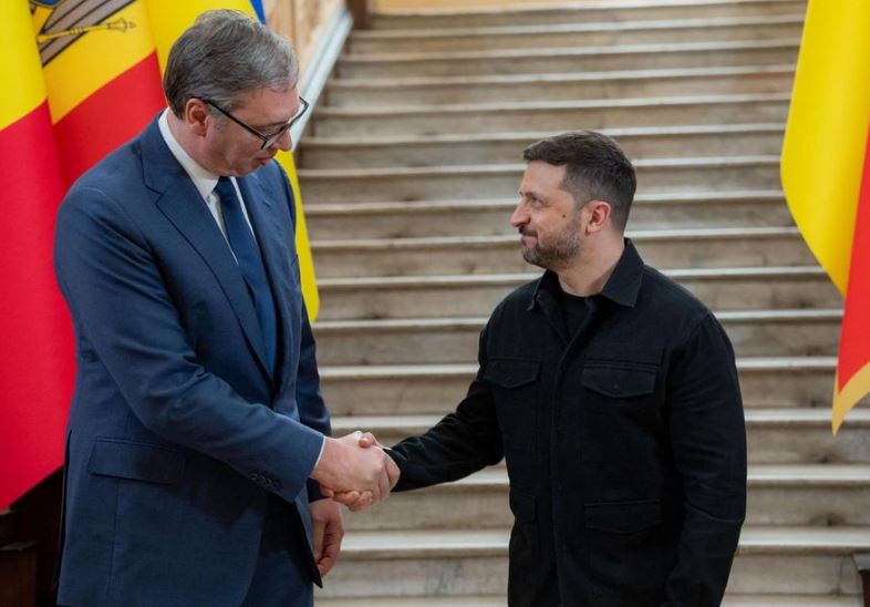 vucic-shperthen-kunder-kosoves-falenderoj-ukrainen-per-respektimin-e-integritetit-territorial-te-serbise-ne-samit-nuk-kishte-asnje-perfaqesues-te-prishtines
