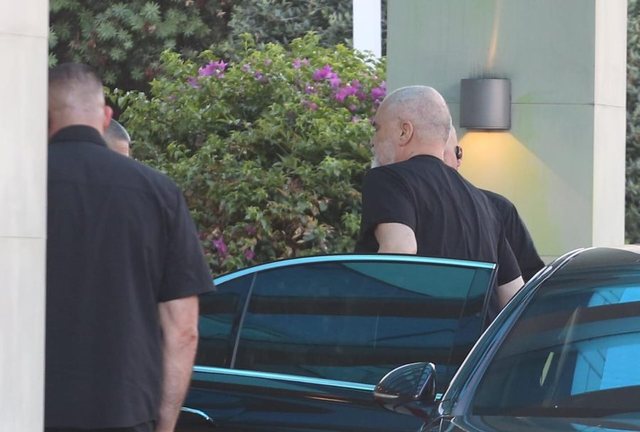 Pas  furtunës  në Vlorë  Rama iu tërheq  veshin  edhe deputetëve të Tiranës dhe drejtuesve të Bashkisë  Ka ankesa nga qytetarët 