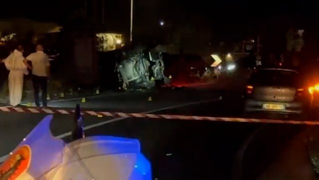 Aksident i rëndë në aksin Sarandë Delvinë  vdesin dy vajza  Plagoset pasagjerja