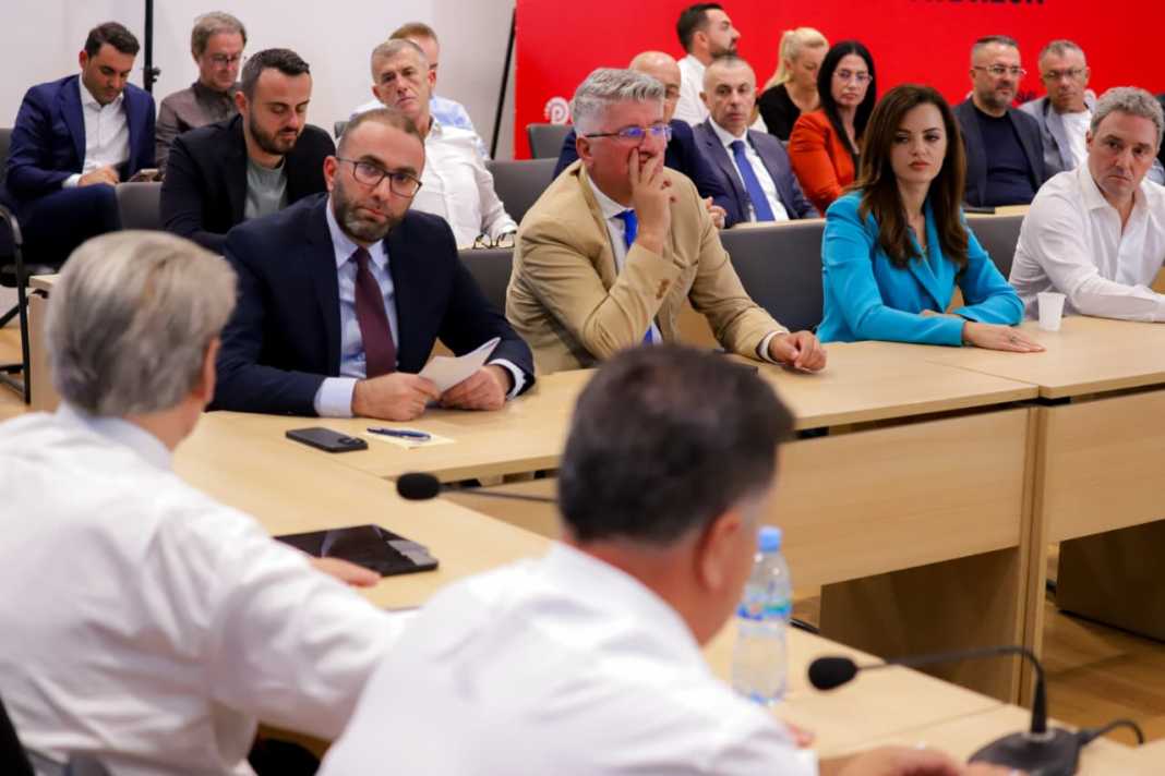 Berisha nuk bën ndryshime  konfirmon Bardhin si kryetar të grupit parlamentar të PD  Gjekmarkaj nënkryetar i Kuvendit