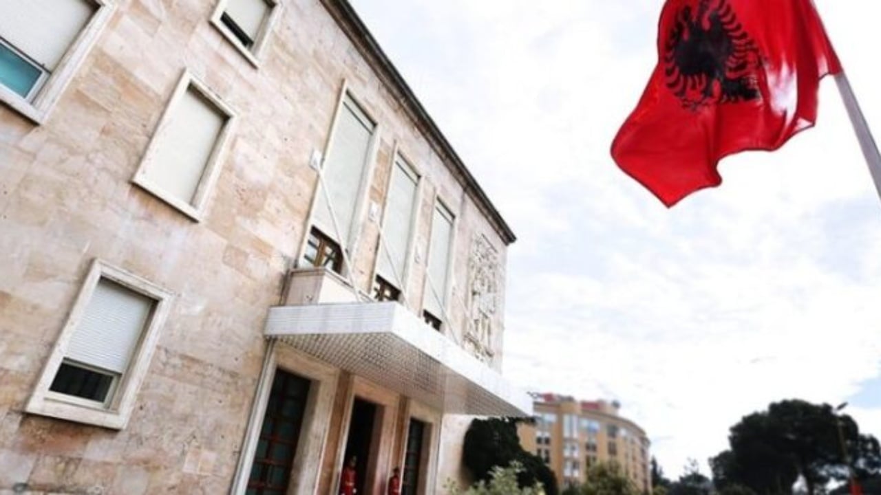 Qeveria miraton katër zv ministra të rinj  shkarkohen tre të tjerë  EMRAT 