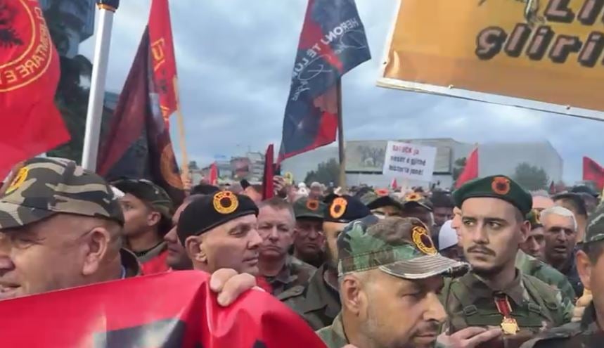  Liria ka emër   Nis në sheshin  Skënderbej  protesta në mbështetje të ish udhëheqësve të UÇK së