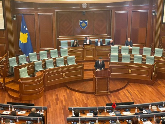 Kurti në Kuvend  Asnjë parti nuk ka pranuar të hyjë në koalicion  rrezikojmë të shkojmë në zgjedhje të tjera pa buxhet