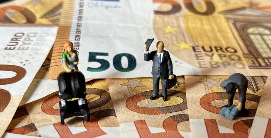  Kosova rrezikon të falimentojë  Nga 1 janari mund të mos ketë paga e pensione 