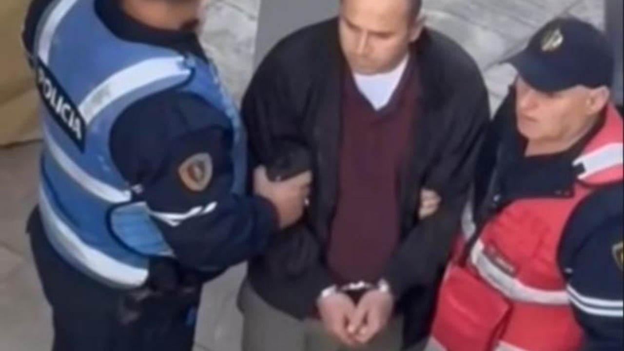 E rëndë te Komuna e Parisit   Picieri vret me thikë kuzhinierin brenda  City Lounge   PAMJET 