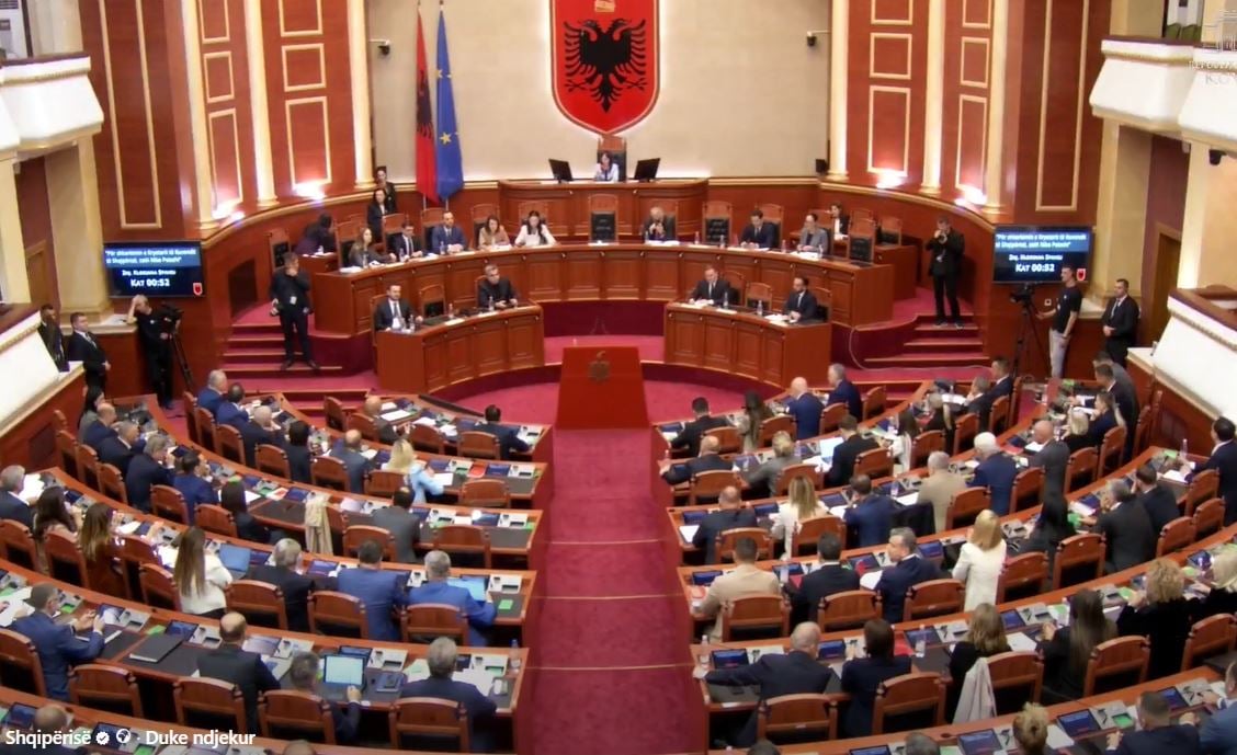 PS rrëzon me 79 vota kërkesën e PD për shkarkimin e Peleshit  vetëm 10 vota kundër kryetarit të Kuvendit