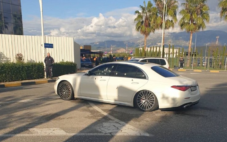 PAMJE TRONDITËSE  Si në filma  Atentatit ndaj Gilmando Danit në Rinas  Tre persona i zënë pritë makinës dhe zbrazin armët