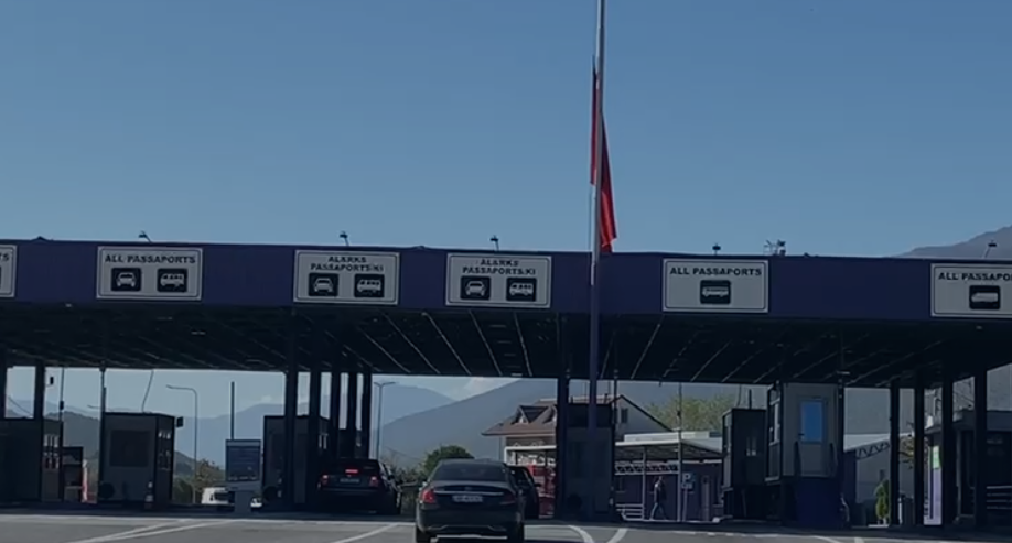 Rikthehet regjimi i lëvizjes së automjeteve pa kontrolle mes Shqipërisë dhe Kosovës, ja deri kur zgjat