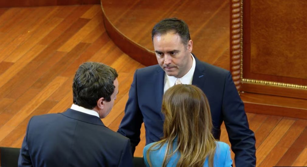 Analiza e REL  Diskutimet për Qeverinë  çfarë e pret Kosovën ditët në vijim 