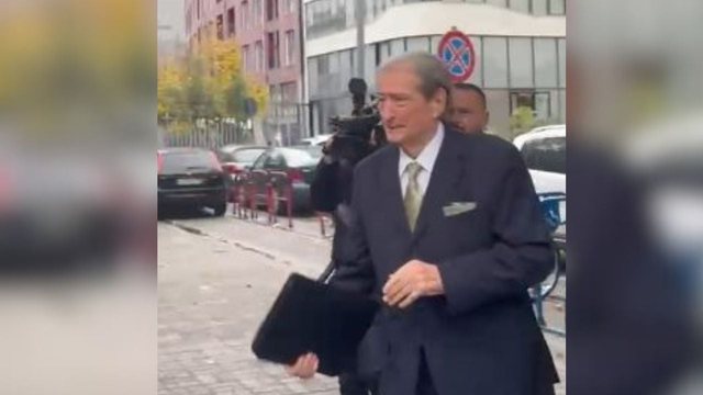 Do pyetet për 21 janarin  Sali Berisha mbërrin në SPAK